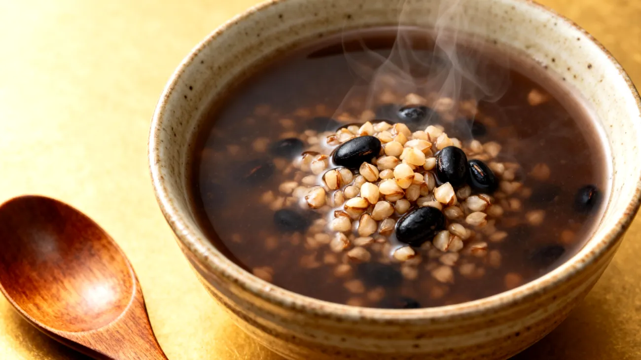 Buchweizen-Miso-Suppe mit fermentierten schwarzen Bohnen"